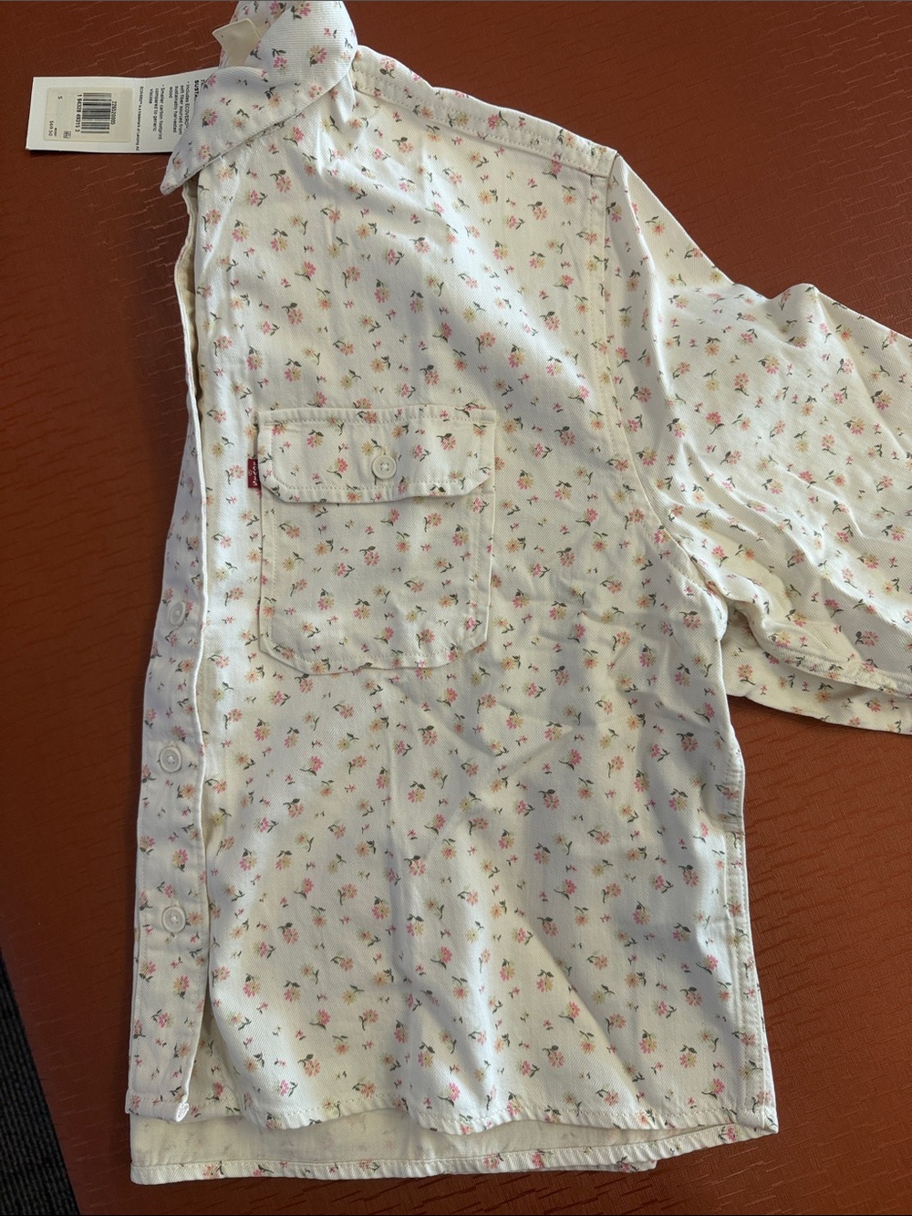 Levi's White Floral Button-Front Shirt with Pink and Green Accents - Picture 3 of 3